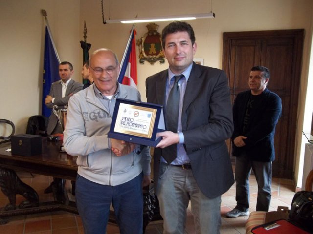 Barisone (5° Assoluto) con il Sindaco di Castelletto